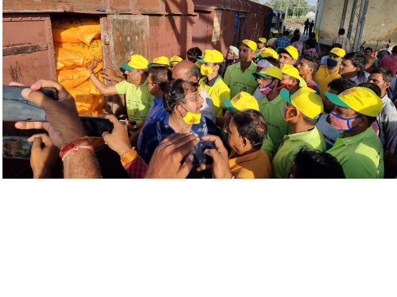 You are currently viewing Matix first rake of Dr Fasal Urea reached at Baba Baidhyanath temple Jharkhand